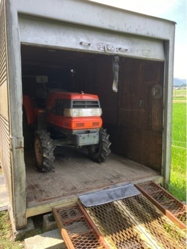 アルミコンテナ4トン車に乗ってる大きさです