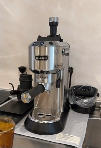 De'Longhi (デロンギ) エスプレッソメーカー デディカ アルテ EC885J-M カプチーノ ラテアート エスプレッソマシン 二重構造スチーム管 スリムデザイン 充実の付属品 [メタルシルバー]