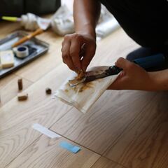 ほぼ100%の社員が業界未経験からスタート！キズを修復するリペア職人、目指しませんか？の画像