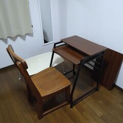 机2点、椅子1点　計3点