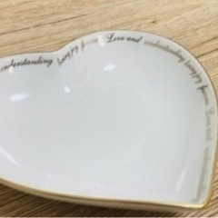 【受付終了】175.【新品】定価4,000円程　4℃[ヨンドシー] ペアハートボウル 生活雑貨 食器 プレート  お皿 器 カトラリー 以下検索ワード IKEA ニトリ Francfranc 無印好きに！食器棚においてもおしゃれ　お皿　指輪　結婚式の画像