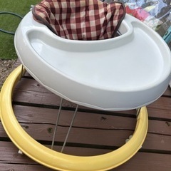ベビー　
歩行器
