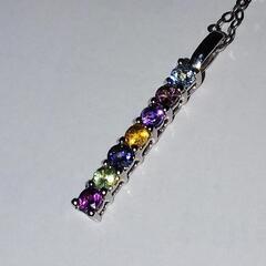 ⭕美品  K18WG ネックレス アミュレット マルチカラー 0.2カラットの画像