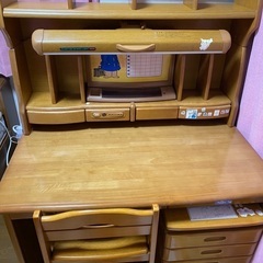 美品の学習机を無料。学習机 コクヨ製 1998年購入です、程度は...