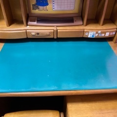 美品の学習机を無料。学習机 コクヨ製 1998年購入です、程度は綺麗ですの画像