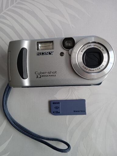 SONY Cyber shot デジタルカメラ125G付き