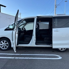 25年式☆ガソリン代 節約☆S-HYBRID入りました‼️月々1.3万円〜分割払い可❗️車検2年付き！日産セレナ ハイウェイスター☆8人乗り☆SDナビ付き☆走行中DVD見れます☆ETC付き☆バックカメラ付き☆ウィンカーミラー☆両側電動スライドドア☆ドラレコ付きのフル装備☆純正アルミ☆車内広々三列シート‼️の画像