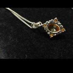 11月誕生石❗️天然石アンバーカラートパーズネックレスの画像