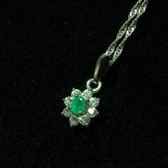 天然石エメラルドネックレスの画像