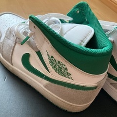 NIKE AIR JORDAN 1 MID PINE GREEN の画像