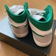 NIKE AIR JORDAN 1 MID PINE GREEN の画像