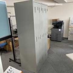 スチールロッカー
