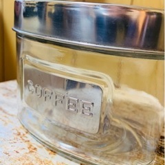 値下げ❗️★ガラスの容器★金属のラベルがついてます^ ^の画像