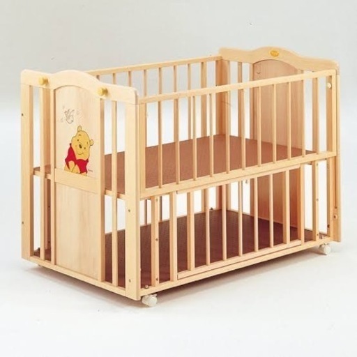 プーさんのベビーベッド