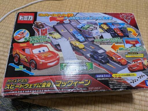 カーズトミカ　スピードウェイに変身！マックウィーン