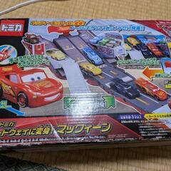 カーズトミカ　スピードウェイに変身！マックウィーン