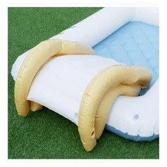 すべり台付きプールの画像