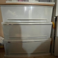 受付終了　8月引き取り希望プラスチックチェスト