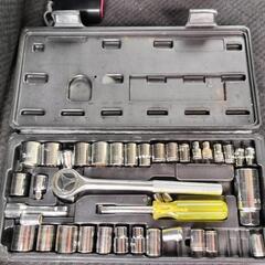 本日購入可能な方は2000円でお譲りします。☆車の工具セット☆