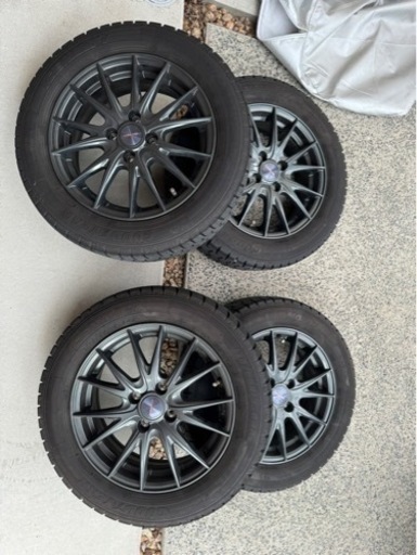 スタッドレスタイヤ　ホイール付き　4本セット　＋タイヤカバー＆台車