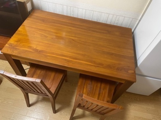 スキャンチークテーブルと椅子二脚