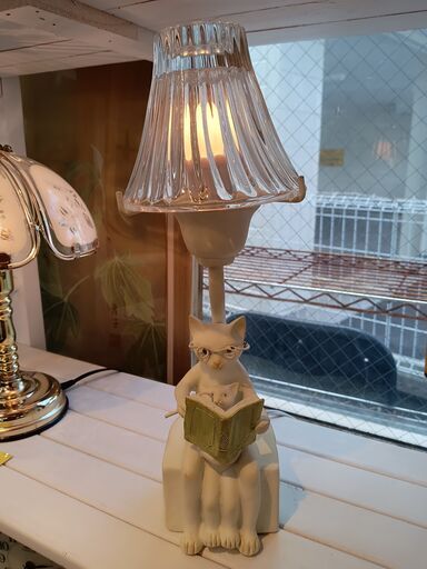 猫　陶器アロマライト　スタンドタイト　猫モチーフ　本　キャット　親子　アロマオイル　サイズ（約）幅8×奥11×高32　　■近隣配送無料 買取GO‼　栄和店