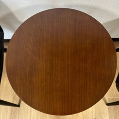 回転式ダイニングチェア&コーヒーテーブル3点の画像