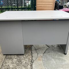 ITOKI　片袖机　CZP-412-W5（鍵あり）の画像