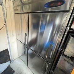 【ありがとうございました】 ◆ホシザキ縦型冷凍冷蔵庫4枚扉◆