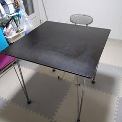 ダイニングテーブルの画像