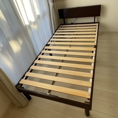 ベッドフレーム (コンセント付き)の画像