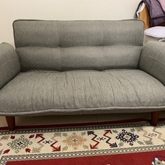 ニトリのソファとソファカバー、クッション付き