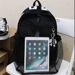 新品　黄色　リュック　飾りおまけ付きの画像