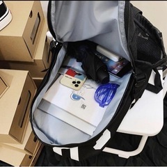 新品　黄色　リュック　飾りおまけ付きの画像
