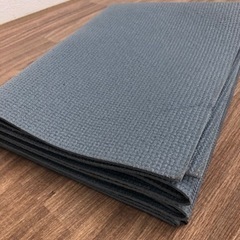 取引中【明日7/20午前中まで先着順】折りたためるスリム収納ヨガマット