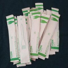 わりばし、プラスティックのスプーン、フォークなど使い捨てカトラリーまとめての画像