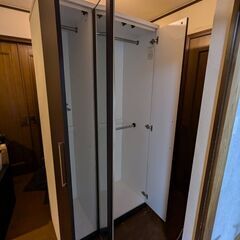 大きめワードローブ姿見付き♪の画像