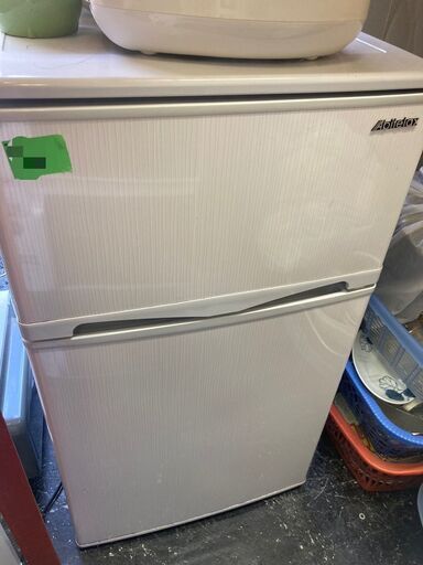 ☆中古￥7,000！Abitelax　96㍑2ドア冷蔵庫　家電　2018年製　AR-100E型　幅48㎝ｘ奥行53㎝ｘ高さ85㎝　【BG133】