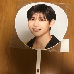 うちわ　なにわ男子　長尾 謙杜