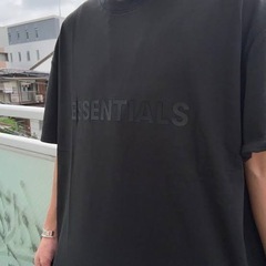 エッセンシャルズTシャツ美品！