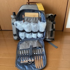 キャンプ、ピクニック用リュック　食器、シート付きの画像