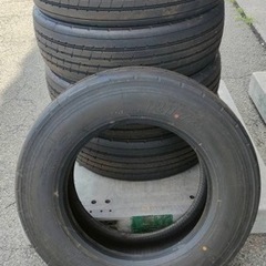 大型トラック　低床タイヤ　245/70R19.5 12本　新車外し