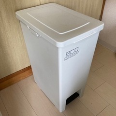 ゴミ箱の画像