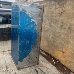 鉄製道具箱の画像