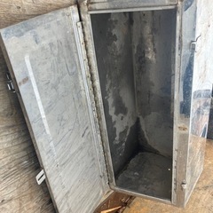 鉄製道具箱の画像