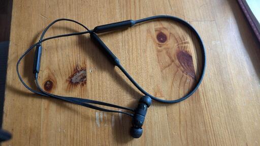 Beats イヤホン （Bluetooth接続）