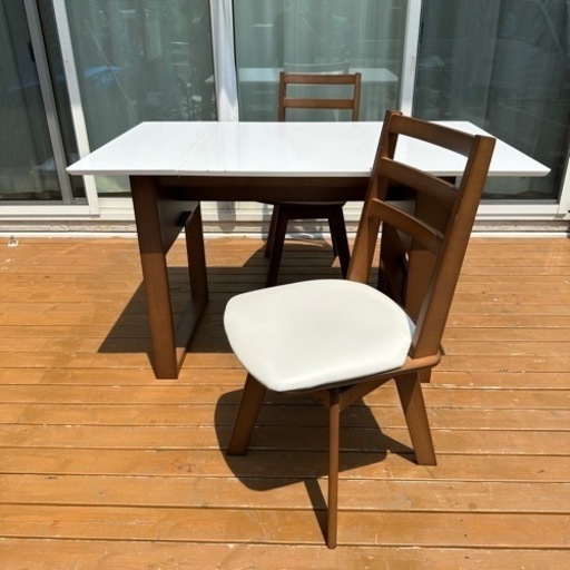 ニトリ 折りたたみ式テーブル、回転式チェアー ダイニングセット