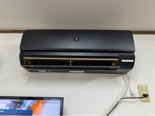 お値下げエアコンをマットブラックに塗装‼️他には無いおしゃれエアコン快適に冷えます‼️