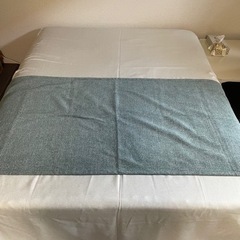 ベッドカバー　と　
フットベンチ