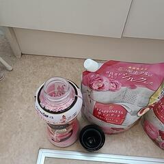 レノアハピネスとアロマジュエル。柔軟剤とビーズの画像